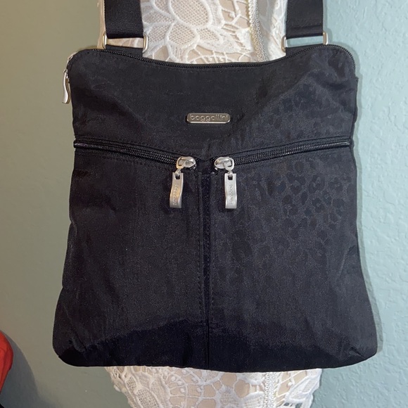 Like new Baggallini Leopard Print Crossbody bag - Picture 3 of 10